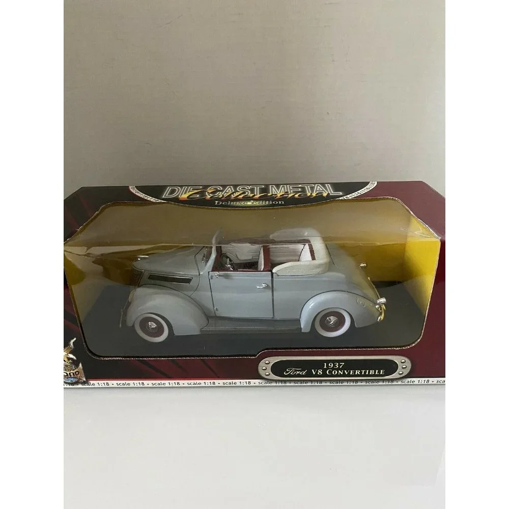 Road Signature 1:18 1937 Ford V-8 Convertible